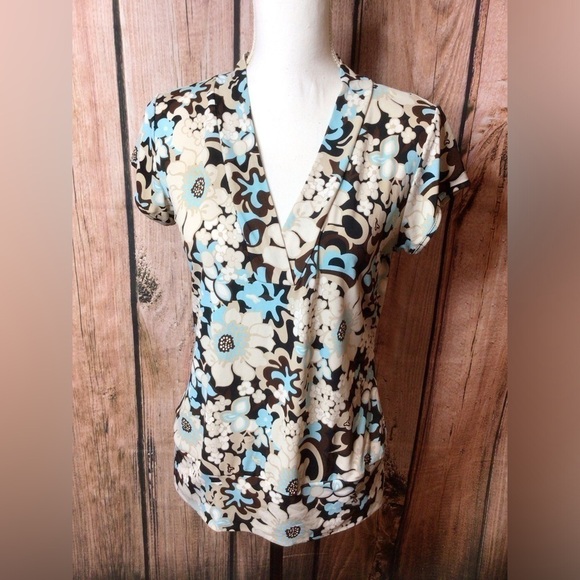 Cato Tops - Cato Med v neck floral top   (0100)